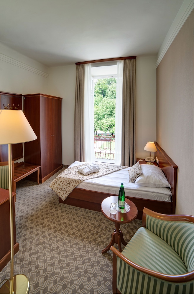 Premium Single Room - 4 Star (historic building) photo 1