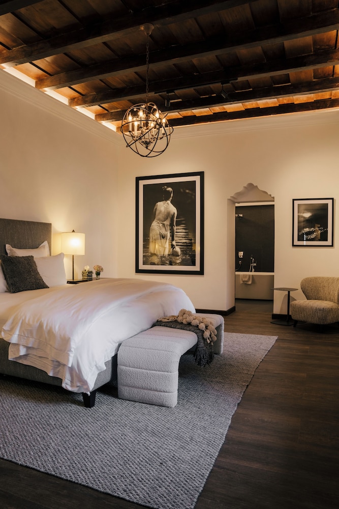 Luxury Suite photo 3