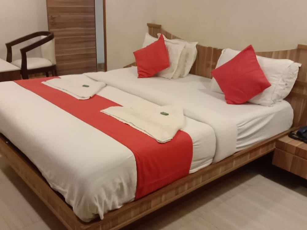 Deluxe Room - Photo 9