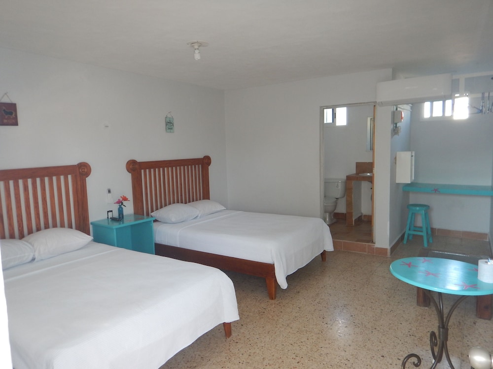 Standard Double Room, 2 Double Beds, Private Bathroom photo 2