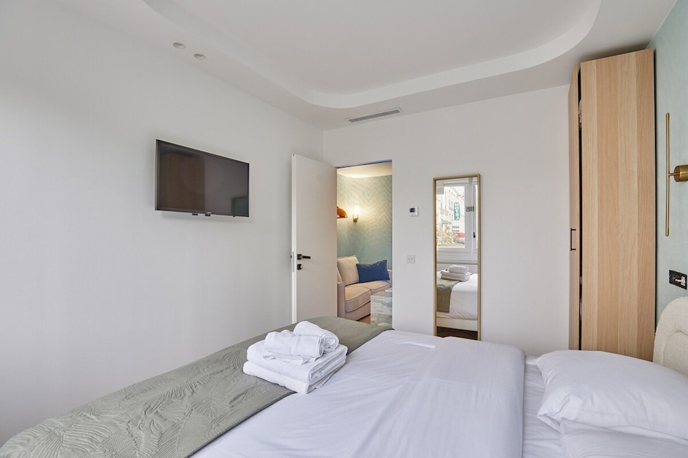 Apartment photo 2