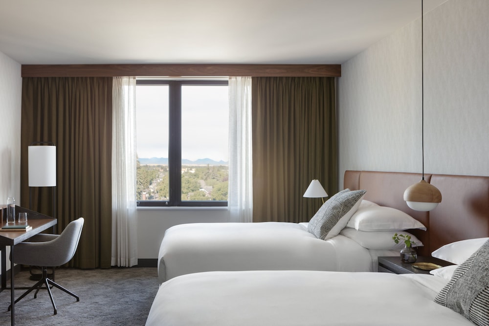 Premium Room, 2 Queen Beds, Mountain View - Photo 3