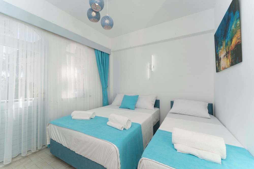 Deluxe Room - Photo 19