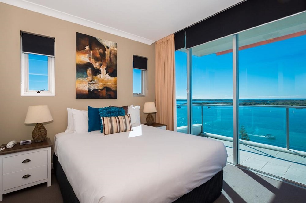 Two Bedroom Apartment with Broadwater View