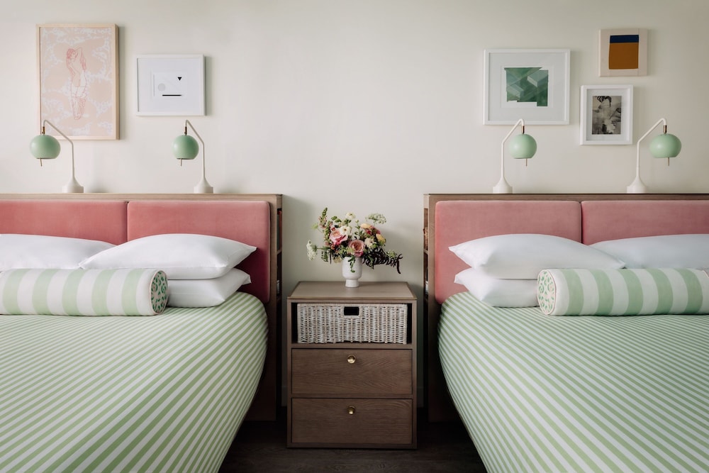 Room, 2 Queen Beds - Photo 1
