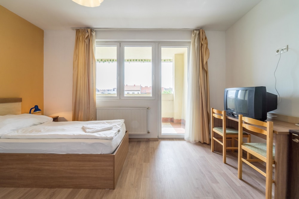 Standard Double Room - Photo 11