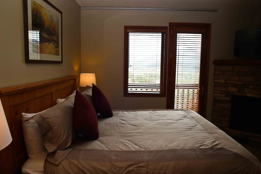 Townhome, 3 Bedrooms (Eagle Run #204) photo 3