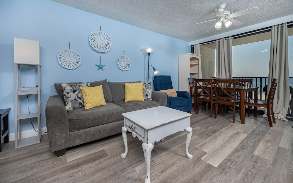 Condo, 2 Bedrooms