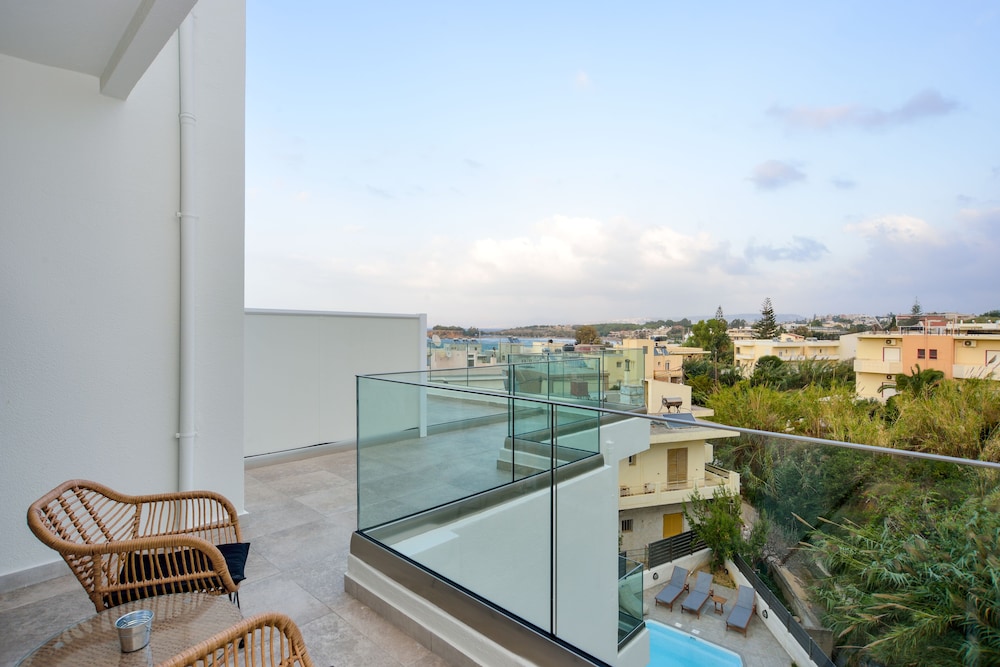Deluxe room with Balcony - Photo 5