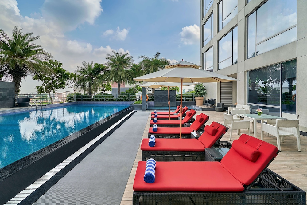Room, 1 King Bed, Pool View Room, 1 King Bed, Pool View