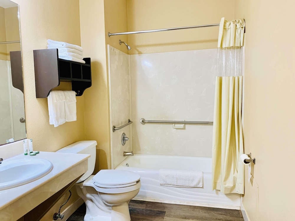 Room, 2 Queen Beds, Accessible, Non Smoking photo 3