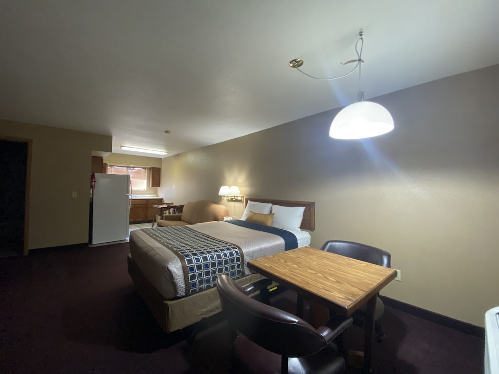 Basic Suite, 1 Queen Bed, Kitchen photo 2