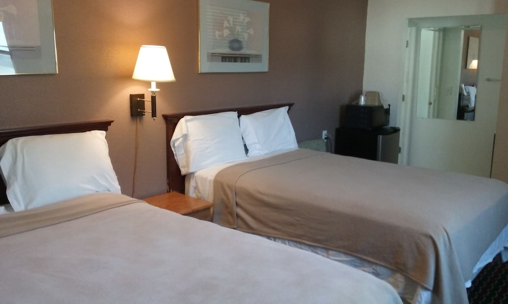Deluxe Room, 2 Queen Beds photo 3