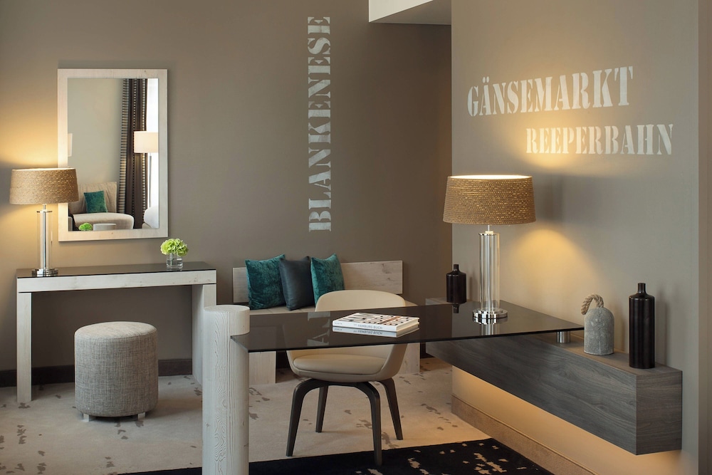 Studio Suite, 1 King Bed with Sofa bed