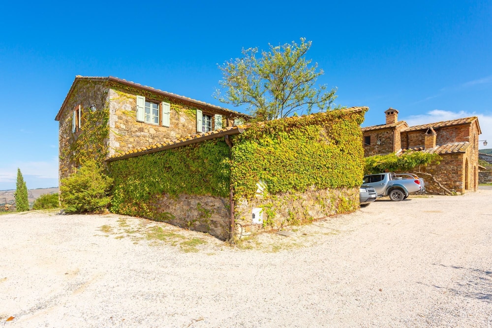 Villa photo 2