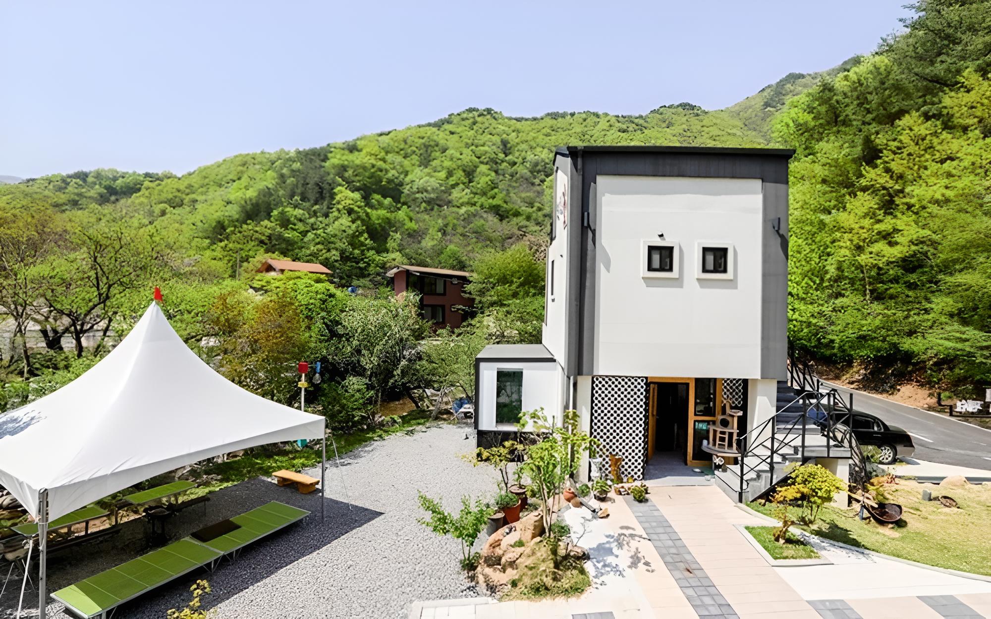 Room (Hyeongjebong) photo 2