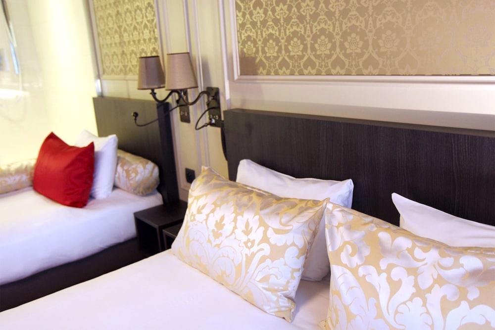 Superior Room, Multiple Beds, Non Smoking (Larger Room) photo 1