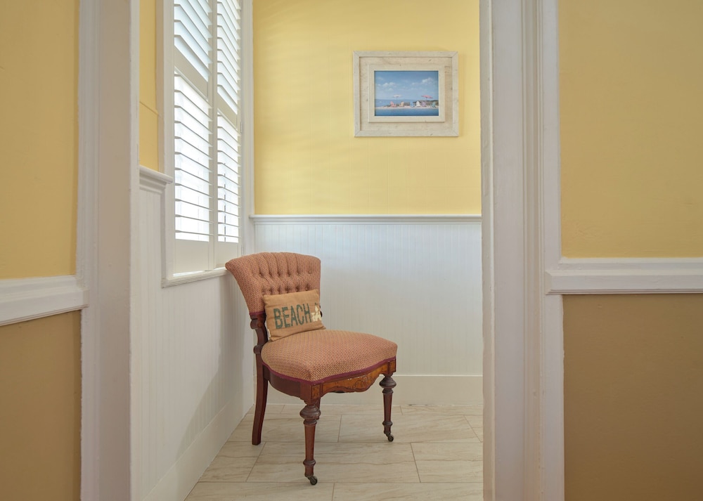 Nauset Light Room photo 3