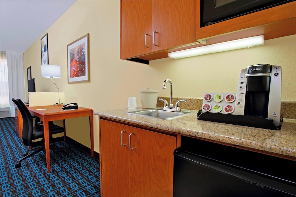 Standard Room, Multiple Beds - Photo 3