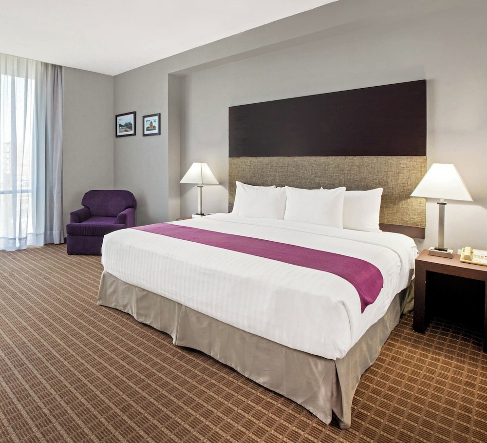 Standard Room, 1 King Bed photo 1