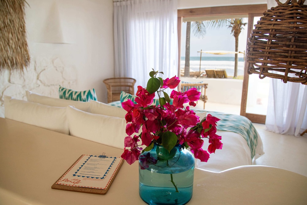 Deluxe Double Room, Beach View photo 2