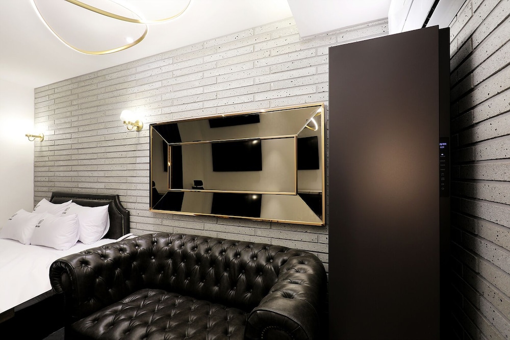 VIP Room - Photo 16