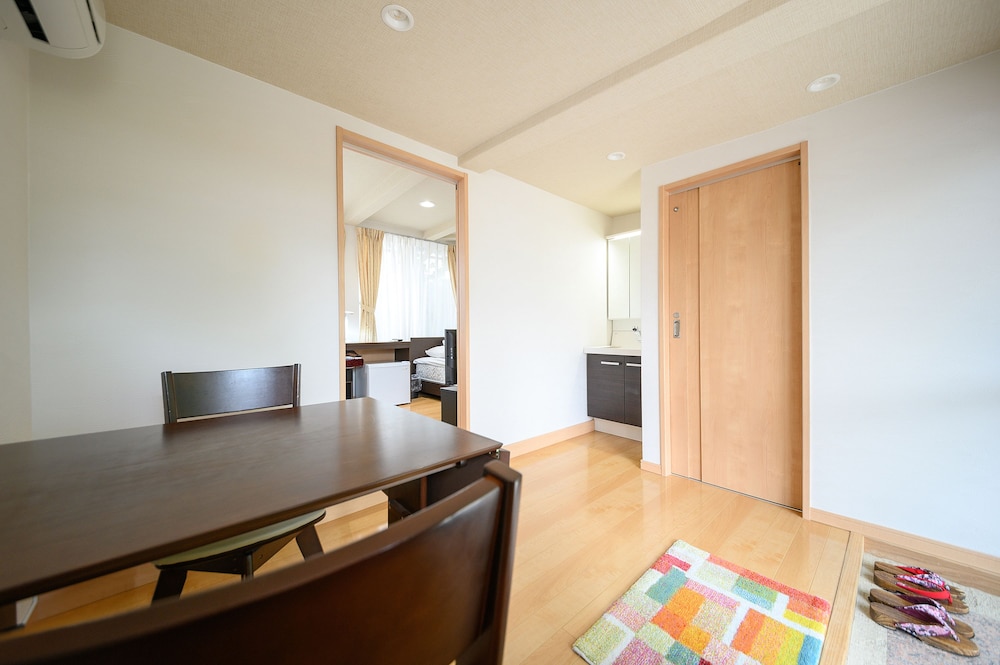 Twin Bedroom with Hot Spring Indoor Bath [Rengesou], Kaiseki with Beef