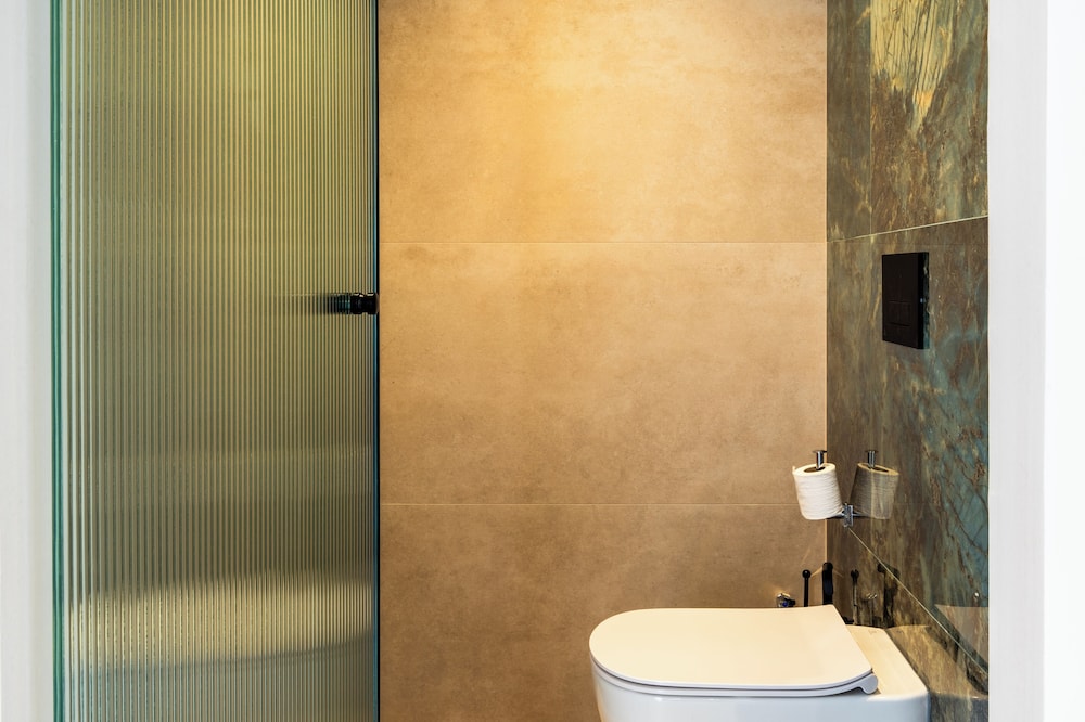 Deluxe Suite with Panoramic Sea View - Photo 25