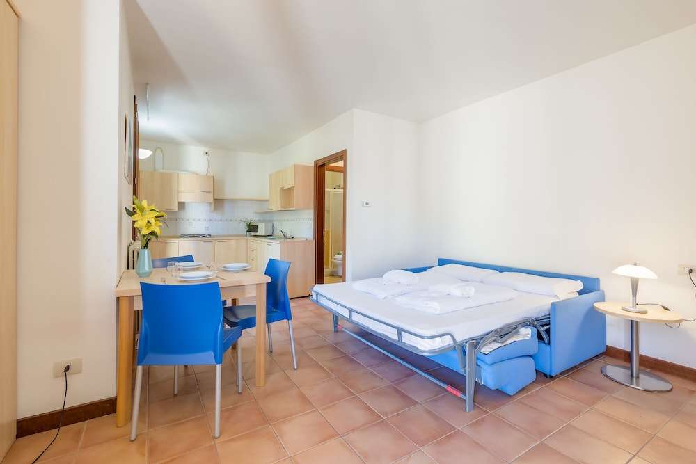 Standard Studio, Mountain View, Beachside (Porto Letizia Como 7)
