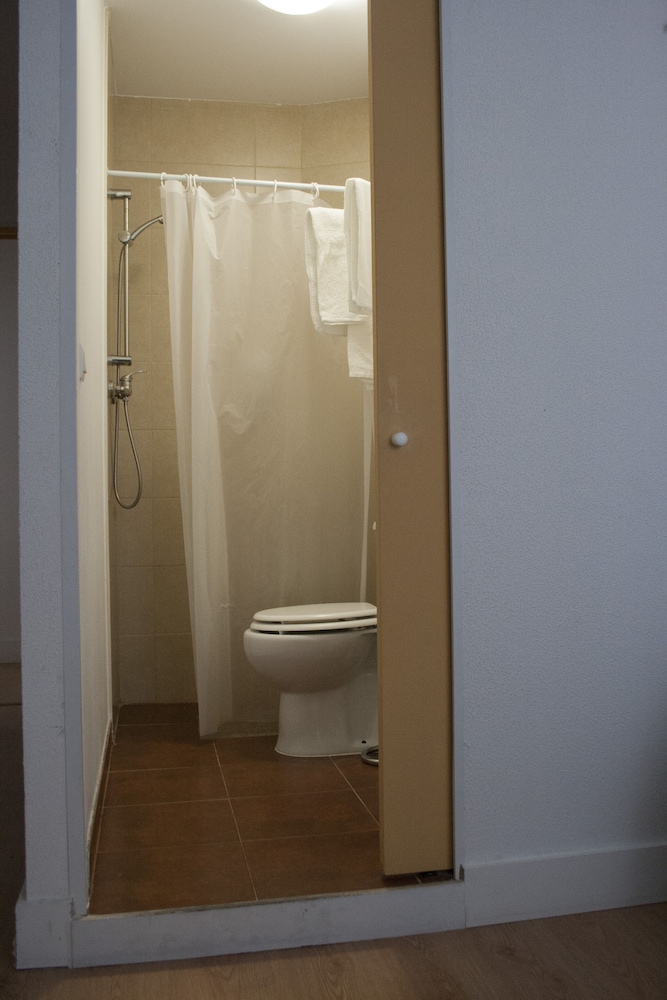 Double or Twin Room - Photo 5