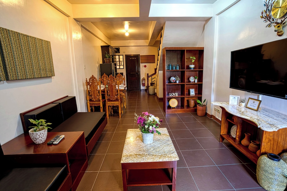 Signature Apartment, 3 Bedrooms, Kitchenette, Courtyard View photo 1