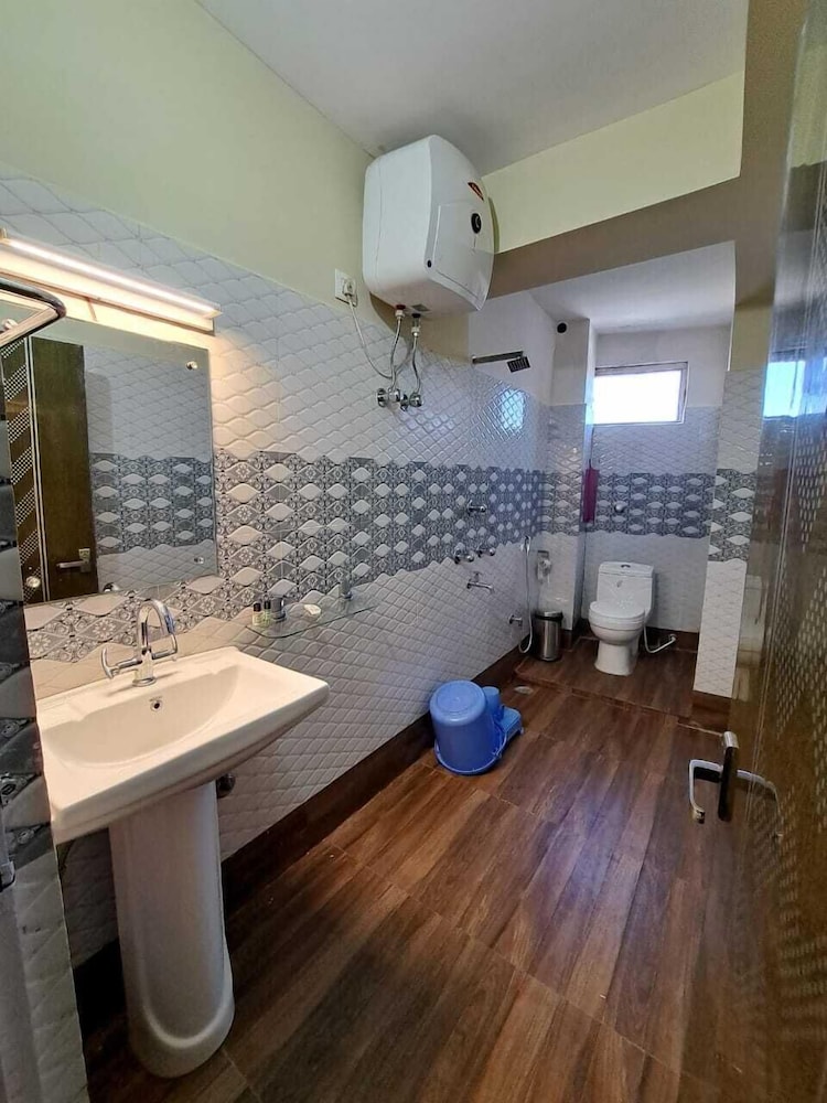 Superior Double Room, 1 Queen Bed, Mountain View photo 2