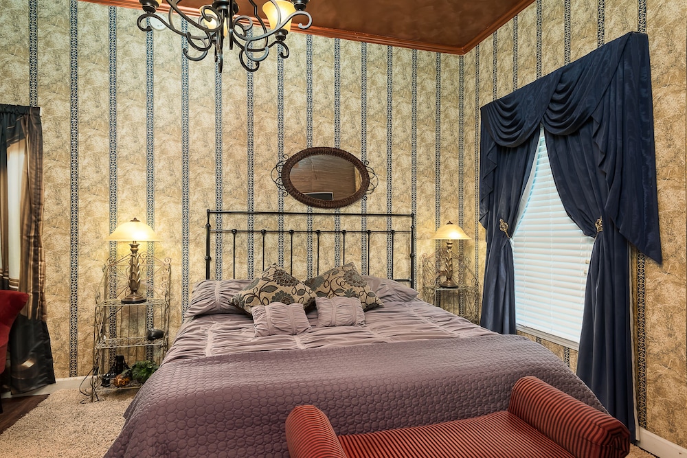 The Sleeper Car King Suite