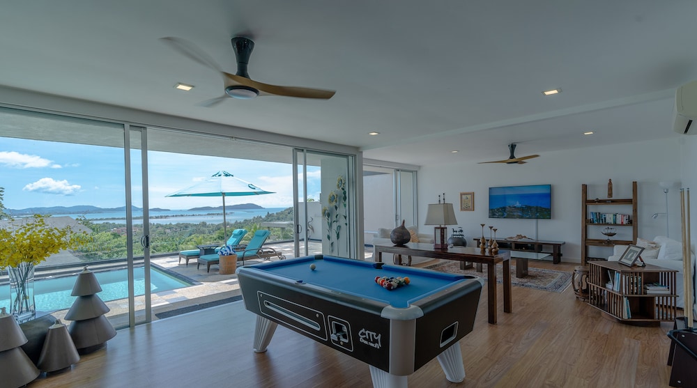 Luxury Villa photo 2
