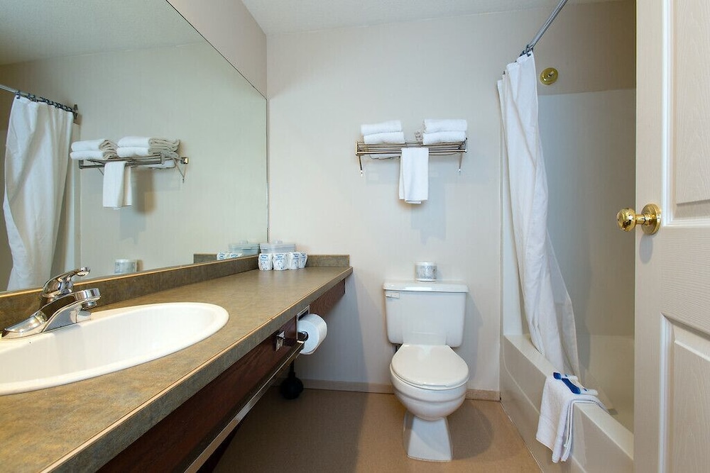Standard Room, 2 Queen Beds photo 3
