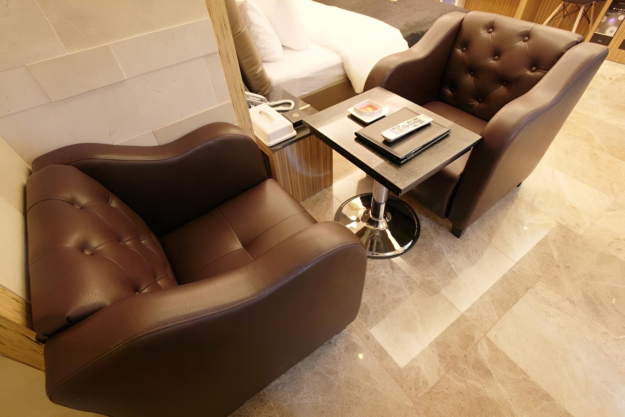 Room (2 PCs of VIP (2 PCs available for PUB) photo 2