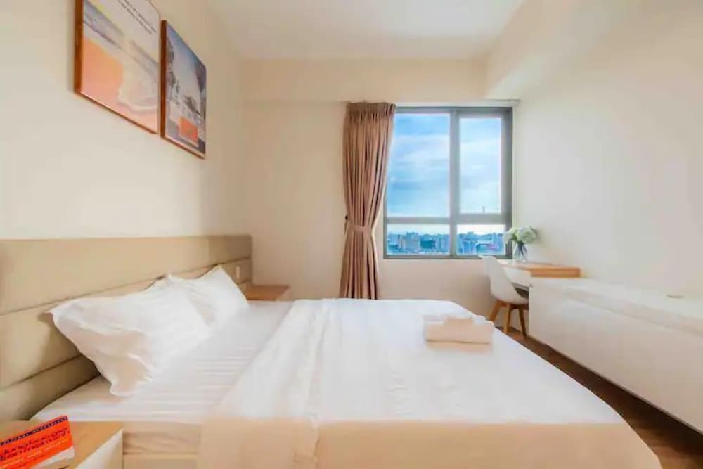 Basic Apartment, Balcony, City View