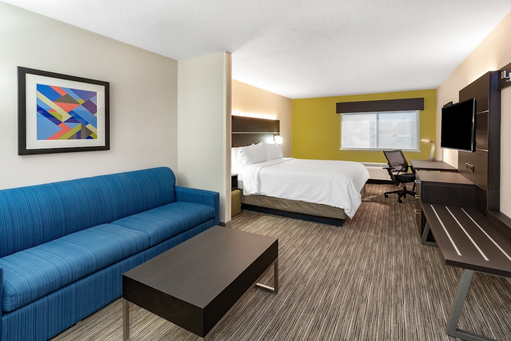 Suite, 1 King Bed - Photo 1