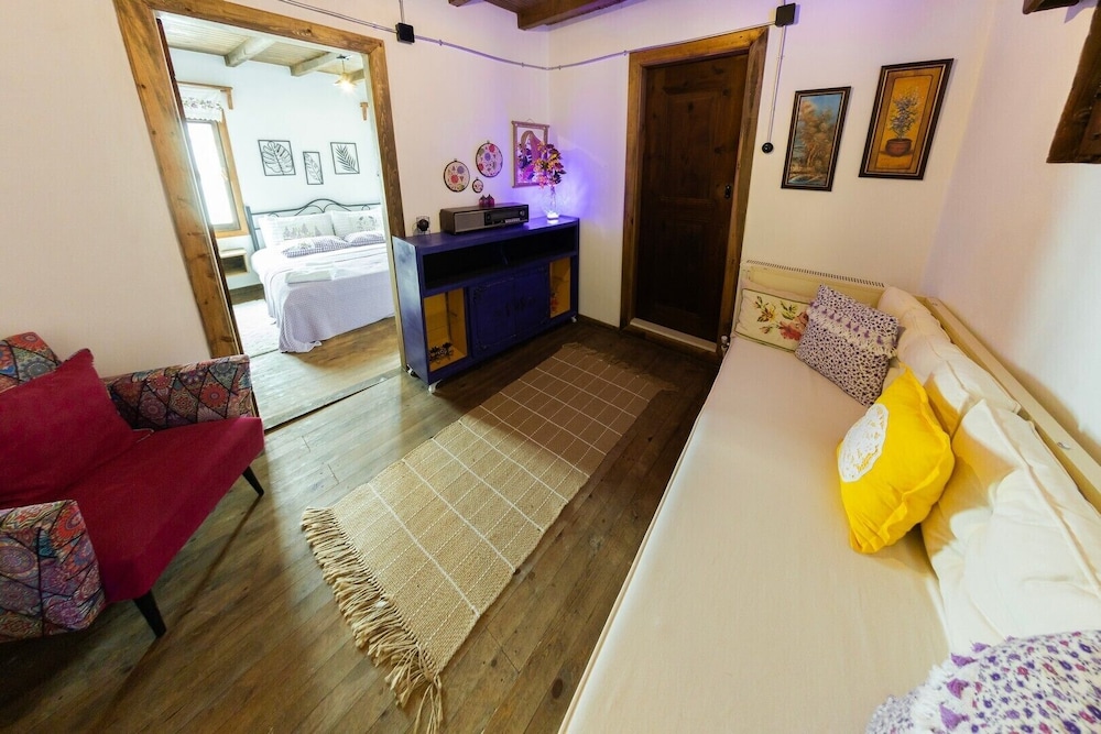 Family Suite, 1 Queen Bed with Sofa bed photo 2