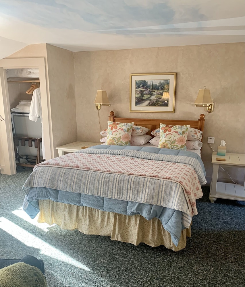 Deluxe Double Room, Ensuite, Mountain View (Room 7) photo 1
