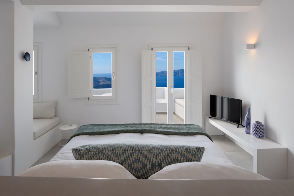 Superior Suite, 1 Queen Bed, Balcony, Sea View - Photo 19