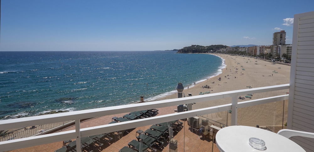 Double or Twin Room, Balcony, Sea View - Photo 11