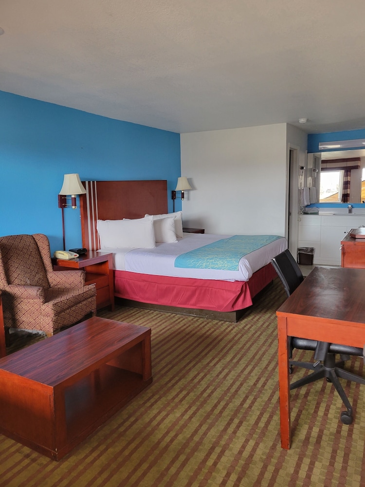 Standard Room, 1 King Bed photo 2