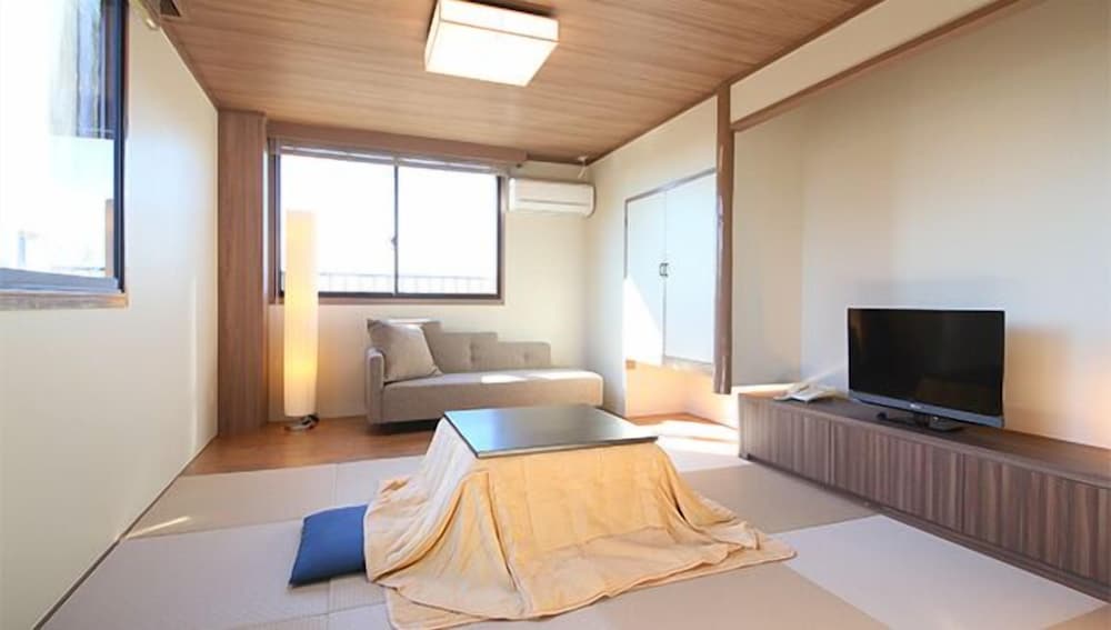 Basic Single Room, 1 Queen Bed, Ocean View