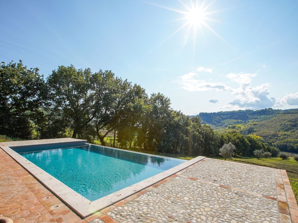 Villa photo 2