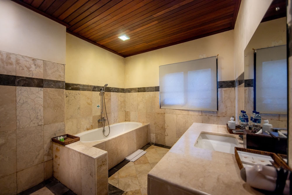 Three Bedroom Pool Villa with Valley View photo 3
