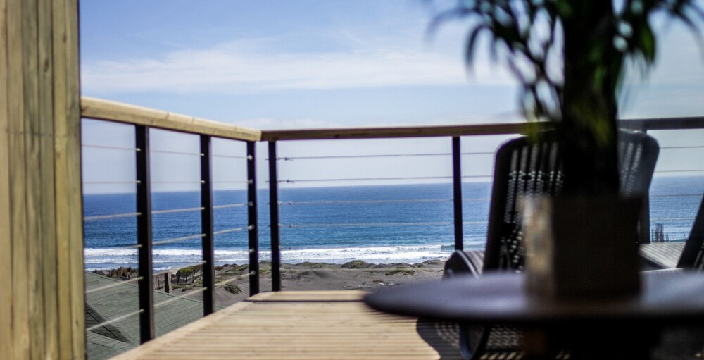 Business Apartment, 1 King Bed with Sofa bed, Beach View photo 2
