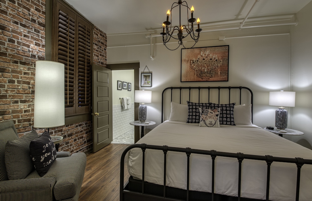 Standard Studio Suite, Private Bathroom (Spooks, Ghosts and Goblins) photo 1