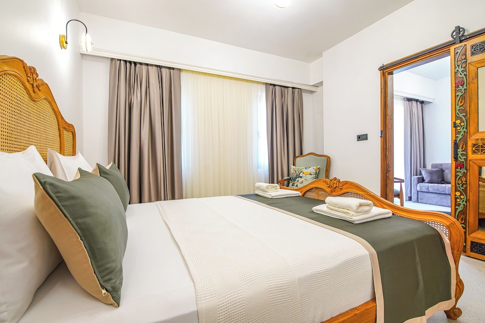 Deluxe Suite, Multiple Bedrooms, Balcony photo 1