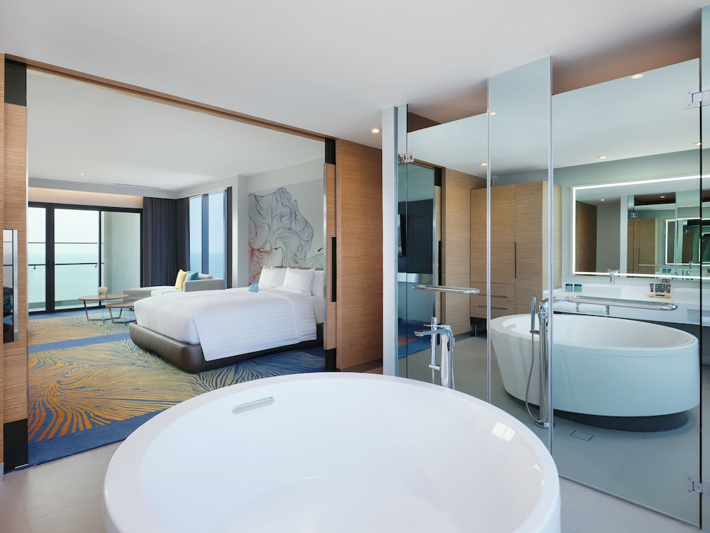 Junior Suite, Lounge Access, Balcony, Sea View - 1 king bed - Photo 4
